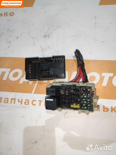 Блок реле и предохранителей Volvo S60 2