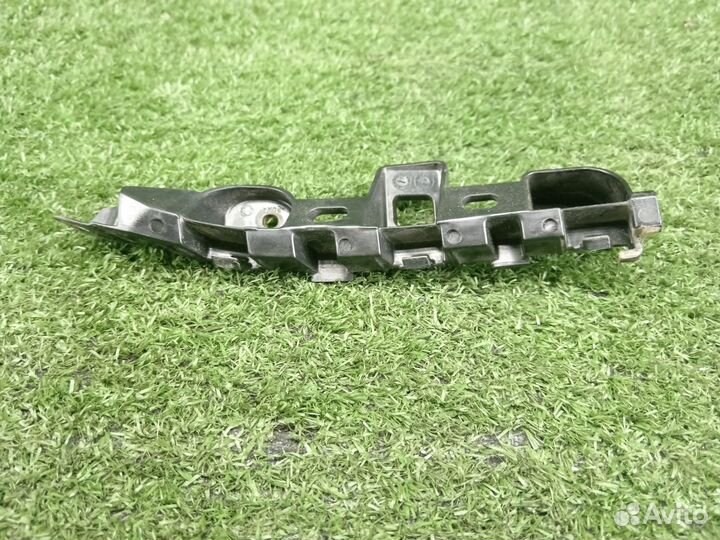 Кронштейн переднего бампера левый Volkswagen Passa