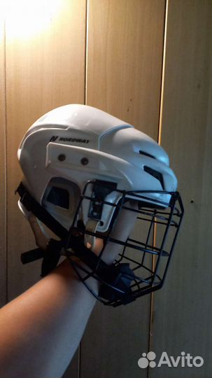 Хоккейный шлем
