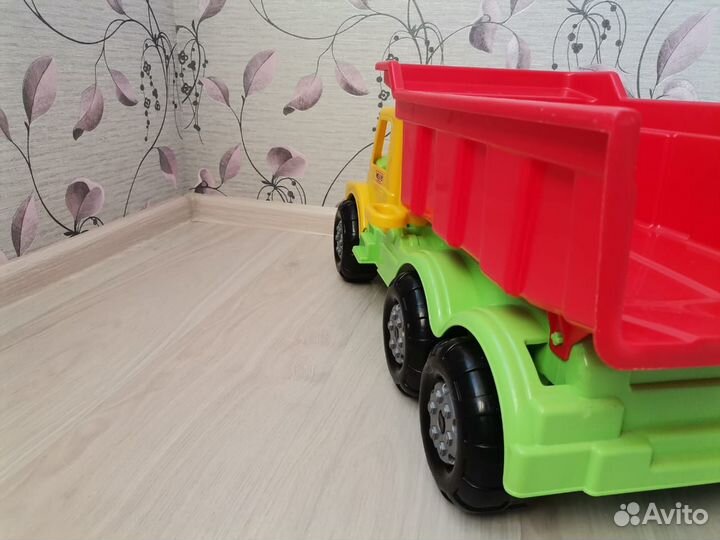 Грузовик-самосвал