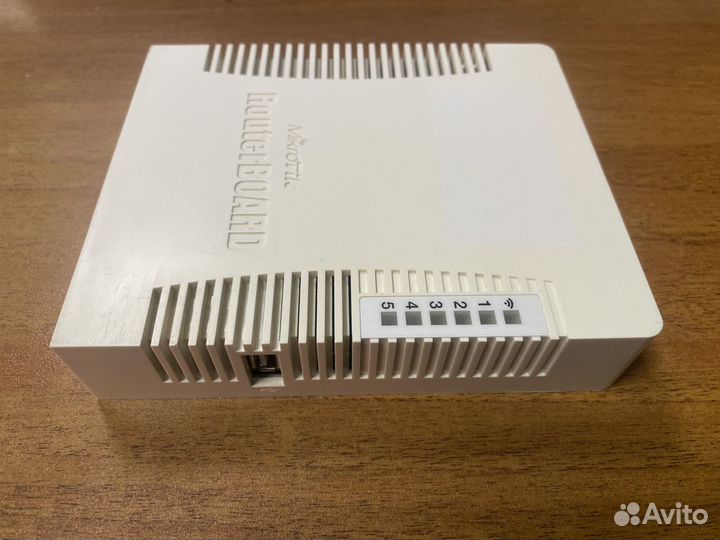 Маршрутизатор беспроводной MikroTik RB951Ui-2HnD