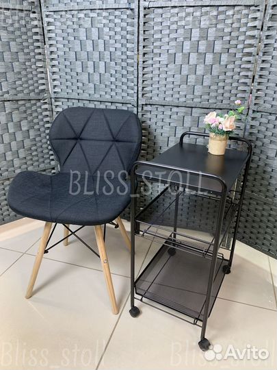 Тележка сетчатая и стул