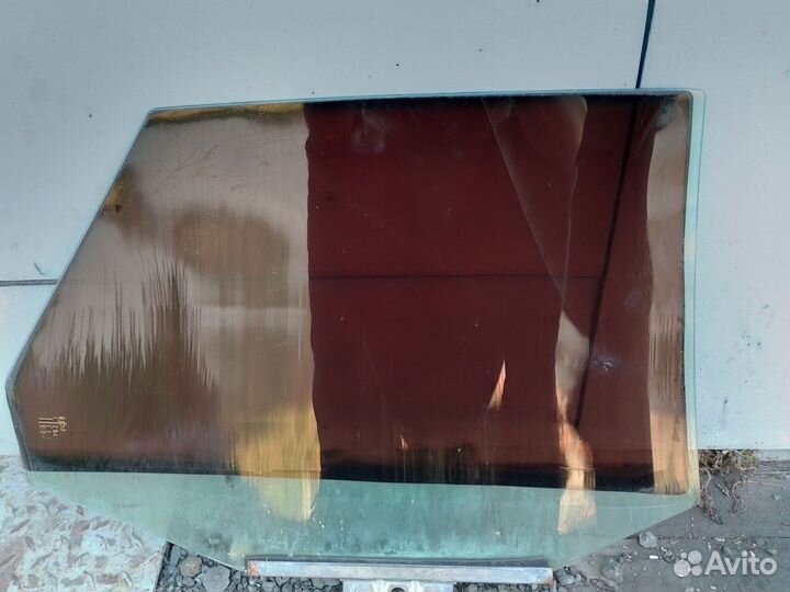 Стекло заднее левое Приора, 2110