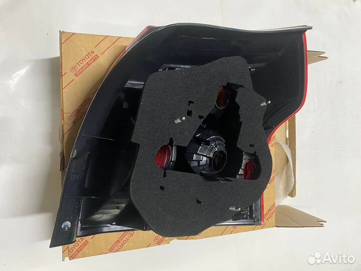 Фонарь задний левый corolla. Новый. Оригинал