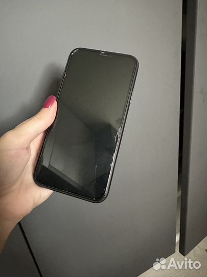 Телефон iPhone 11