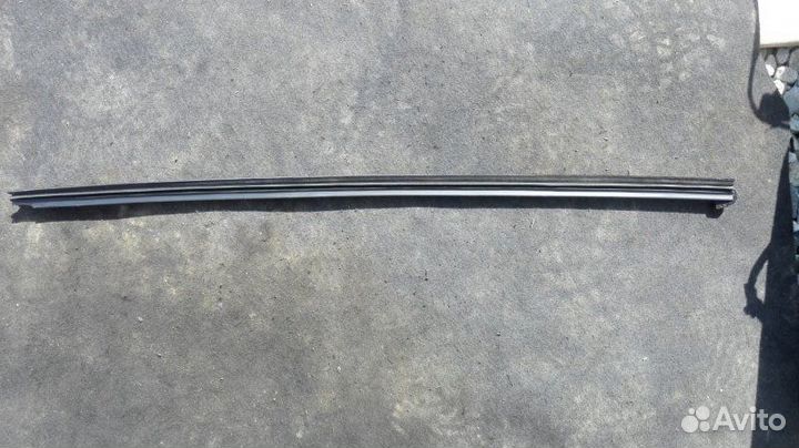 Уплотнитель стекла внутренний передний левый