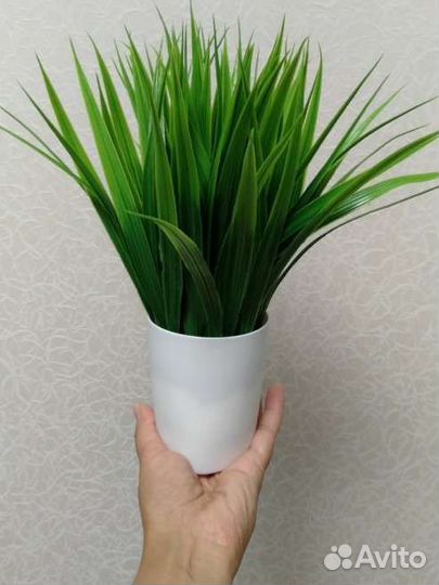 Искусственные растения в горшке