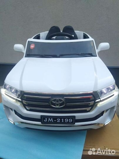 Детский электромобиль новый