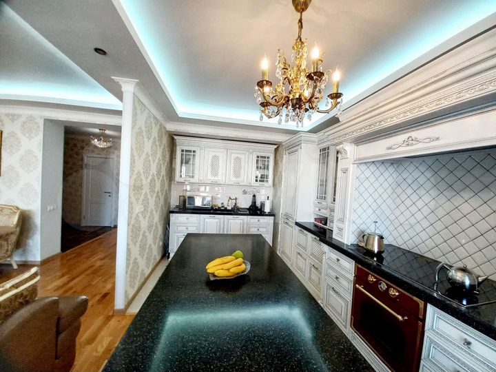 3-к. квартира, 140 м², 7/10 эт.