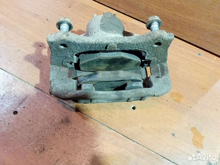 Суппорт передний правый Geely Emgrand EC7 1.8