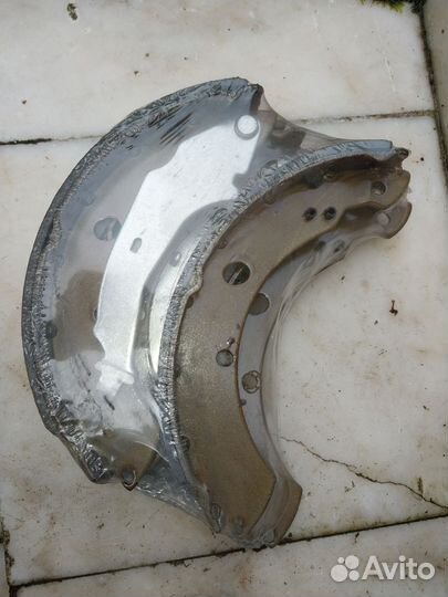 Тормозные колодки задние барабанные VW polo2015-22