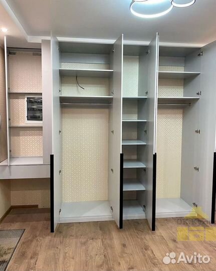 Книжный шкаф