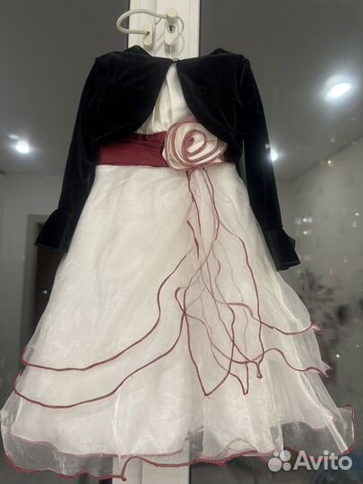 Платье на девочку праздничное 110