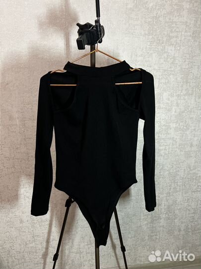 Боди с вырезом с длинным рукавом