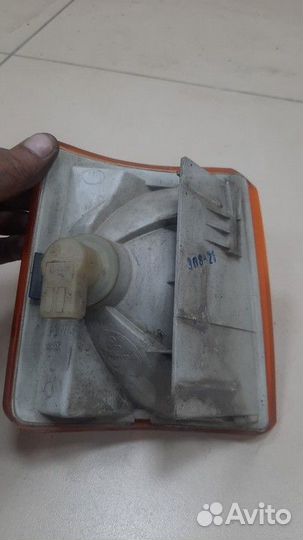 Указатель поворота левый желтый