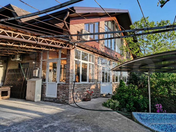 Дом 256 м² на участке 10 сот.