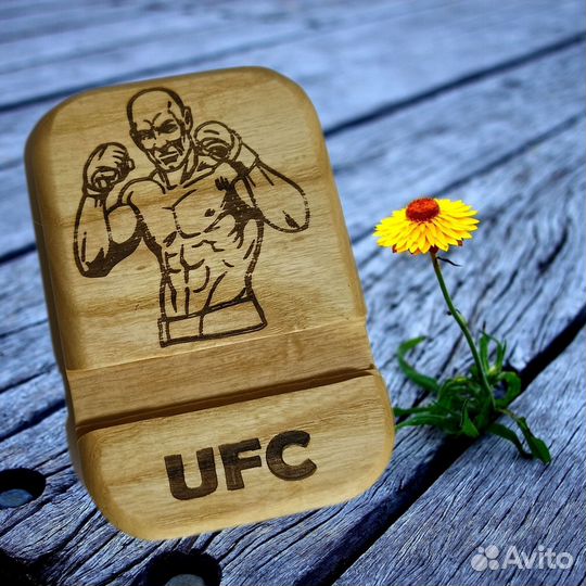 Подставка для телефона из дерева