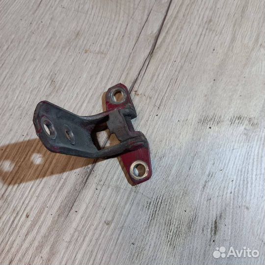 Петля двери задней левой Mitsubishi Outlander 2
