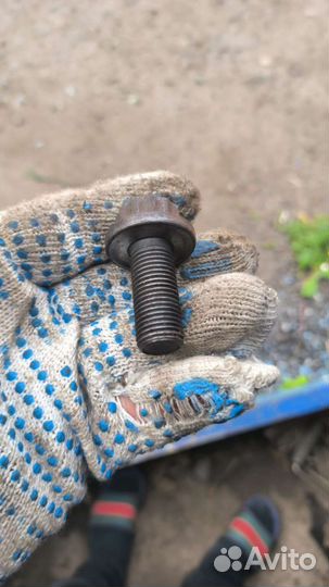 Болт коленвала Audi 80 VW Golf 3 Passat B3