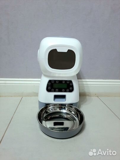 Автоматическая кормушка для собак и кошек