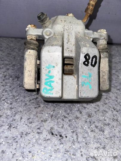 Суппорт задний левый Toyota Rav4 30