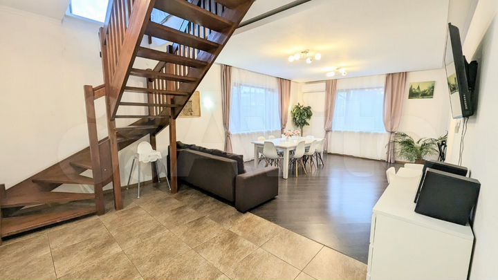 Коттедж 202 м² на участке 13 сот.