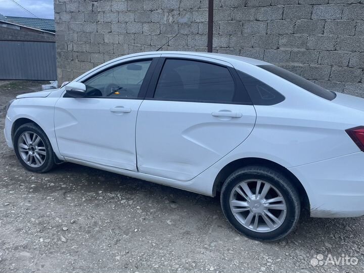 LADA vesta битая