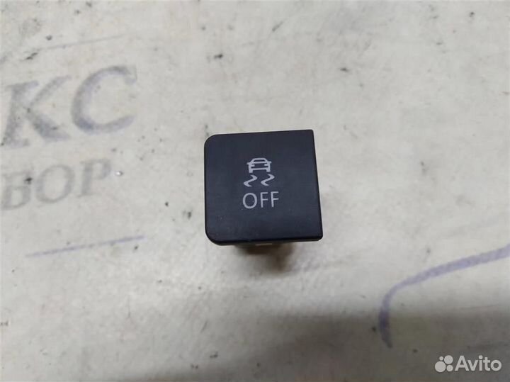 Кнопка антипробуксовочной системы VW Golf VI 2009