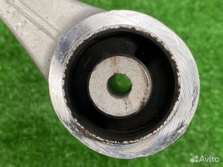 Рычаг передней подвески верхний передний левый