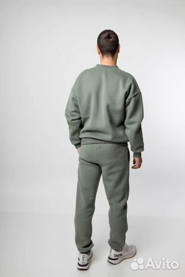 Мужской спортивный костюм