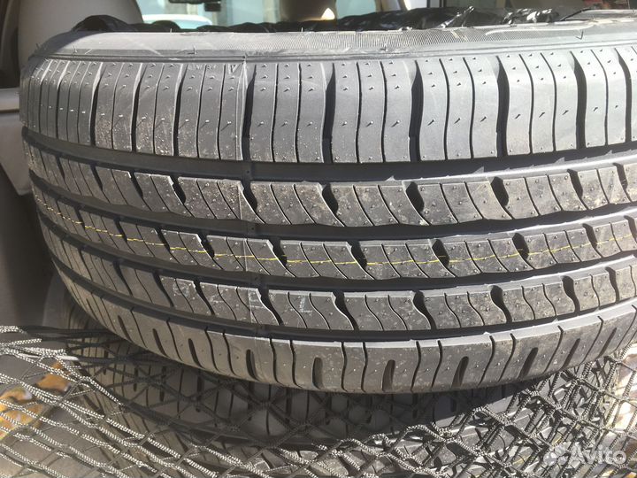 Roadstone N'Fera RU5 275/40 R20 106W