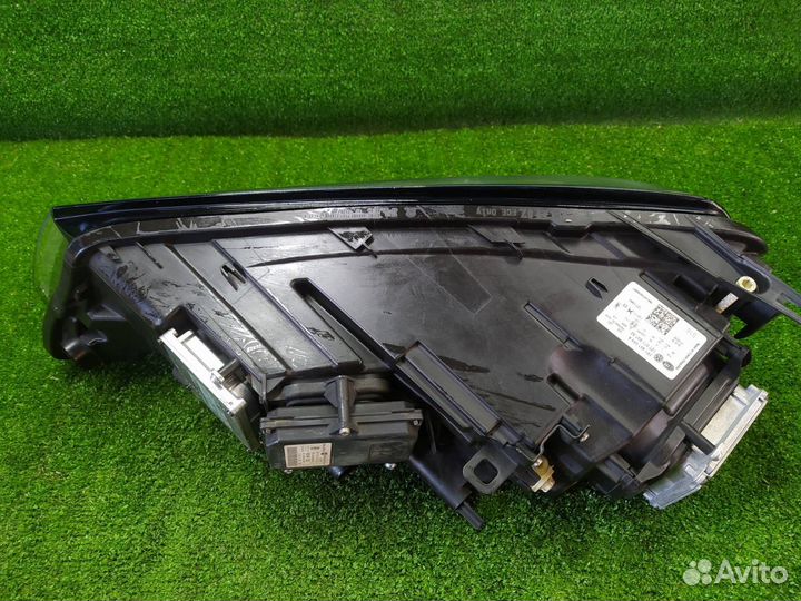 Фара передняя правая Volkswagen Touareg NF 2011