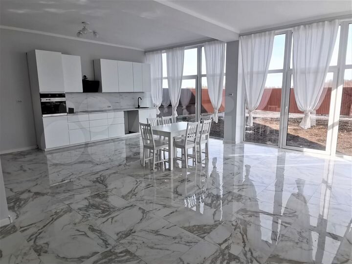 Дом 170 м² на участке 6 сот.