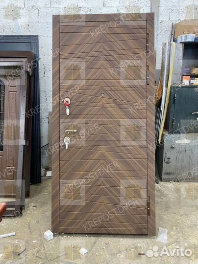 Дверь входная с терморазрывом и зеркалом