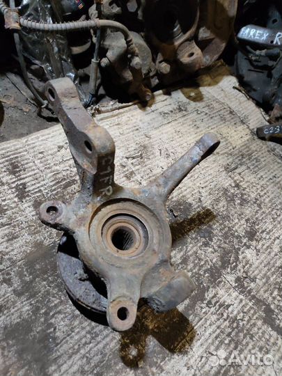 Кулак передний правый Hyundai sonata 1