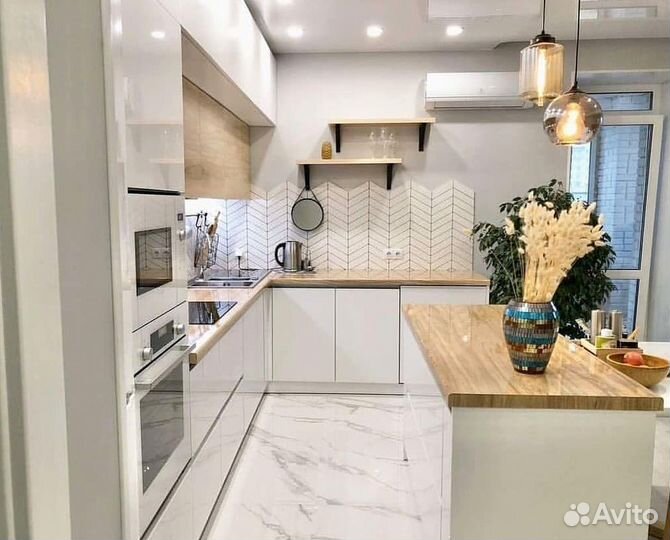 Угловая в потолок кухня на заказ