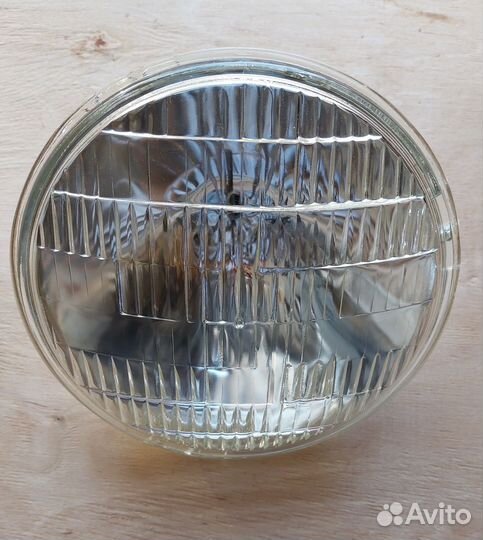 Лампа-фара автотракторная