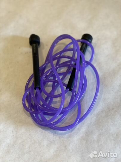 Скакалка спортивная фиолетовая Torneo