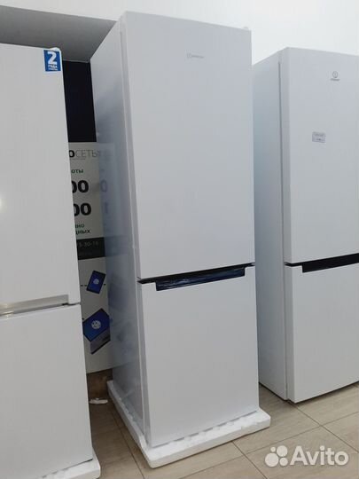 Новый холодильник Indesit DS 4180 W