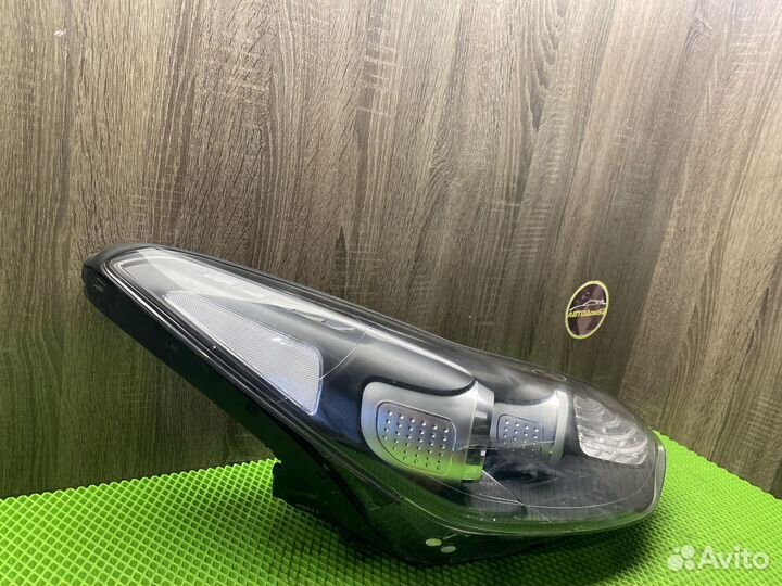 Фара правая Kia Sportage 4 92102f1010