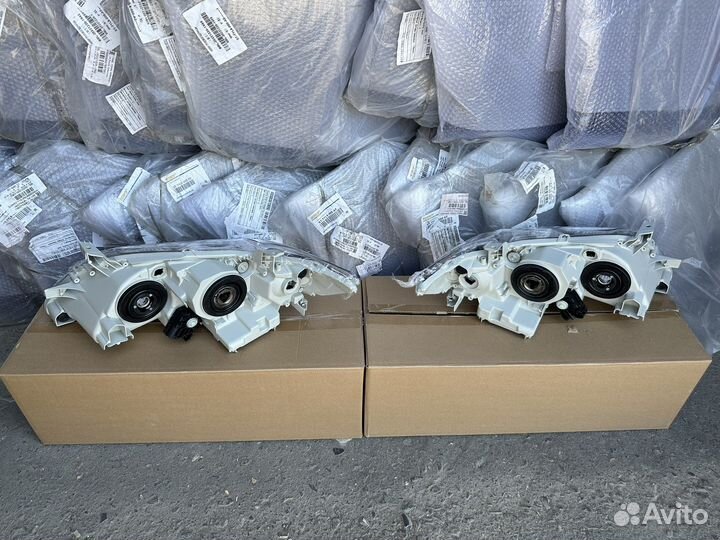 Передние фары Toyota Camry/40
