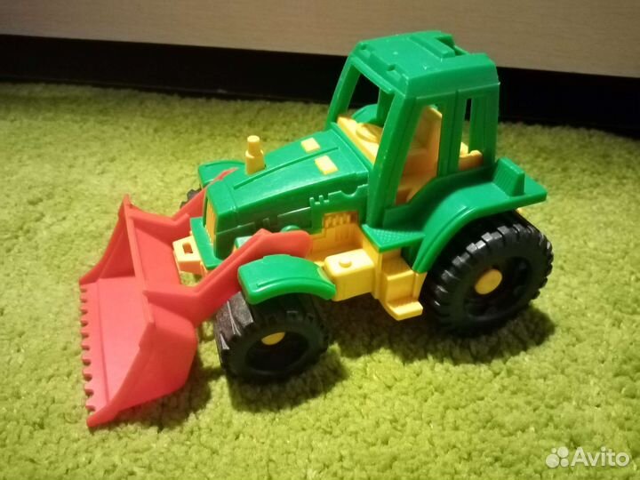Трактор игрушка
