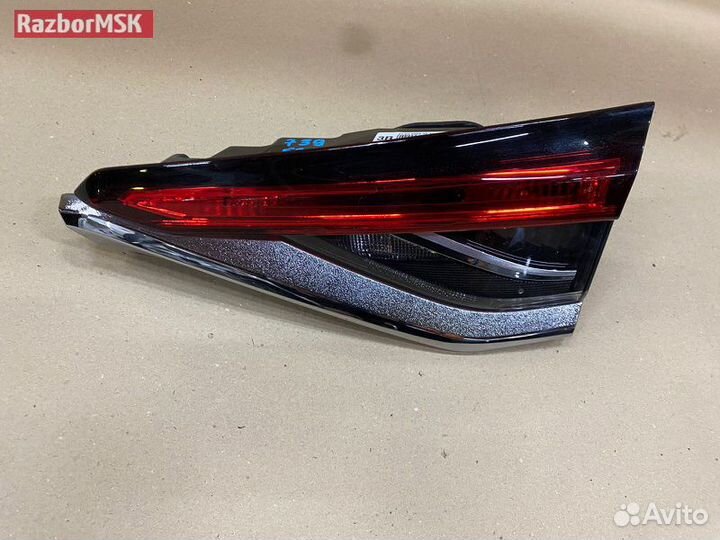 Toyota Corolla E210 правый внутренний фонарь