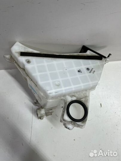 Бачок омывателя Toyota Land Cruiser prado 150