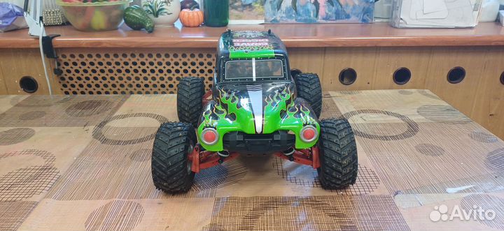 Монстр трак на радиоуправлении 1/10