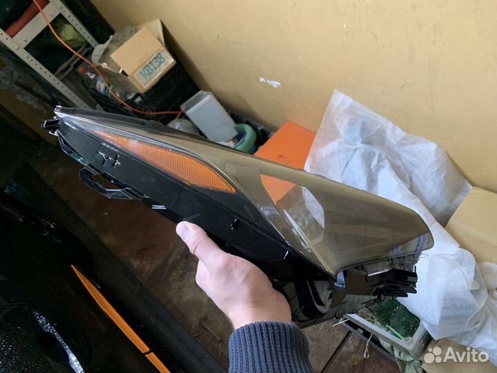 Стекло фар на Lexus NX
