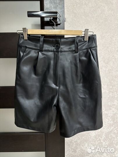 Кожаные шорты 42 размер