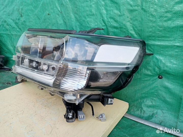 Фара передняя левая Toyota Land Cruiser 200 2015+