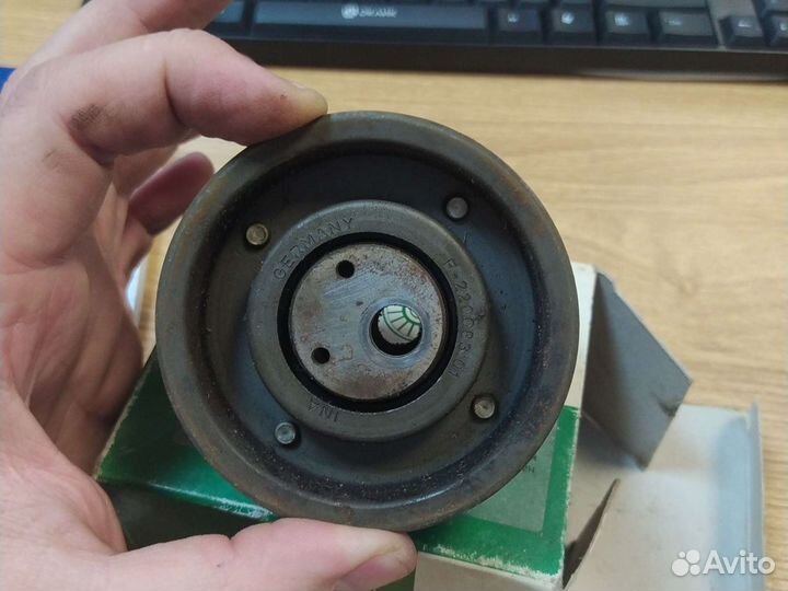 Ролик натяжителя