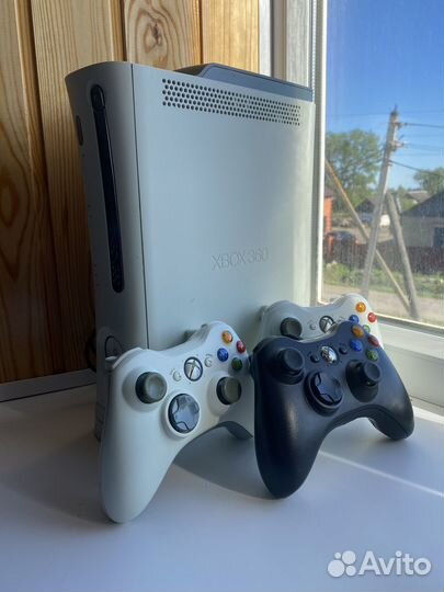 Xbox 360 +3 геймпада
